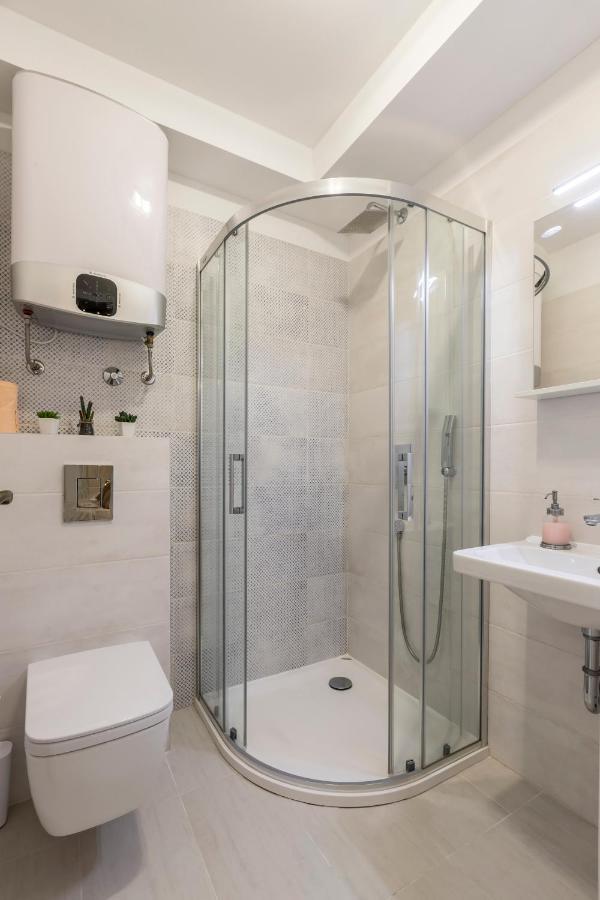 Studio Apartments Insula Сплит Екстериор снимка
