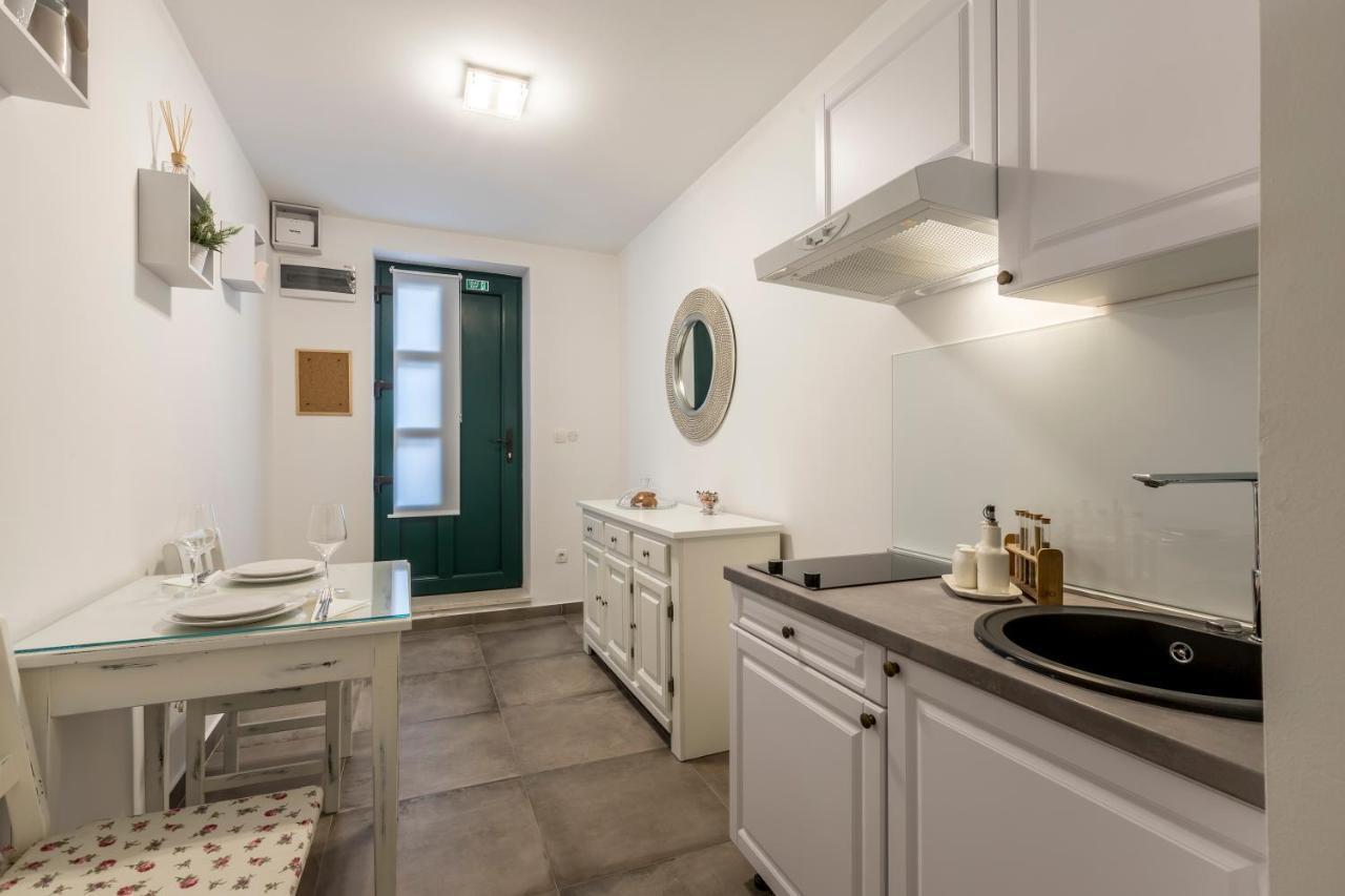 Studio Apartments Insula Сплит Екстериор снимка