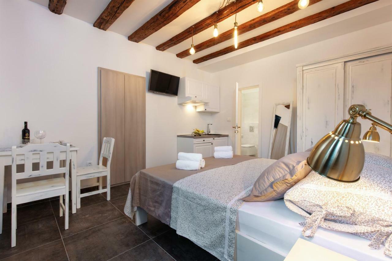 Studio Apartments Insula Сплит Екстериор снимка