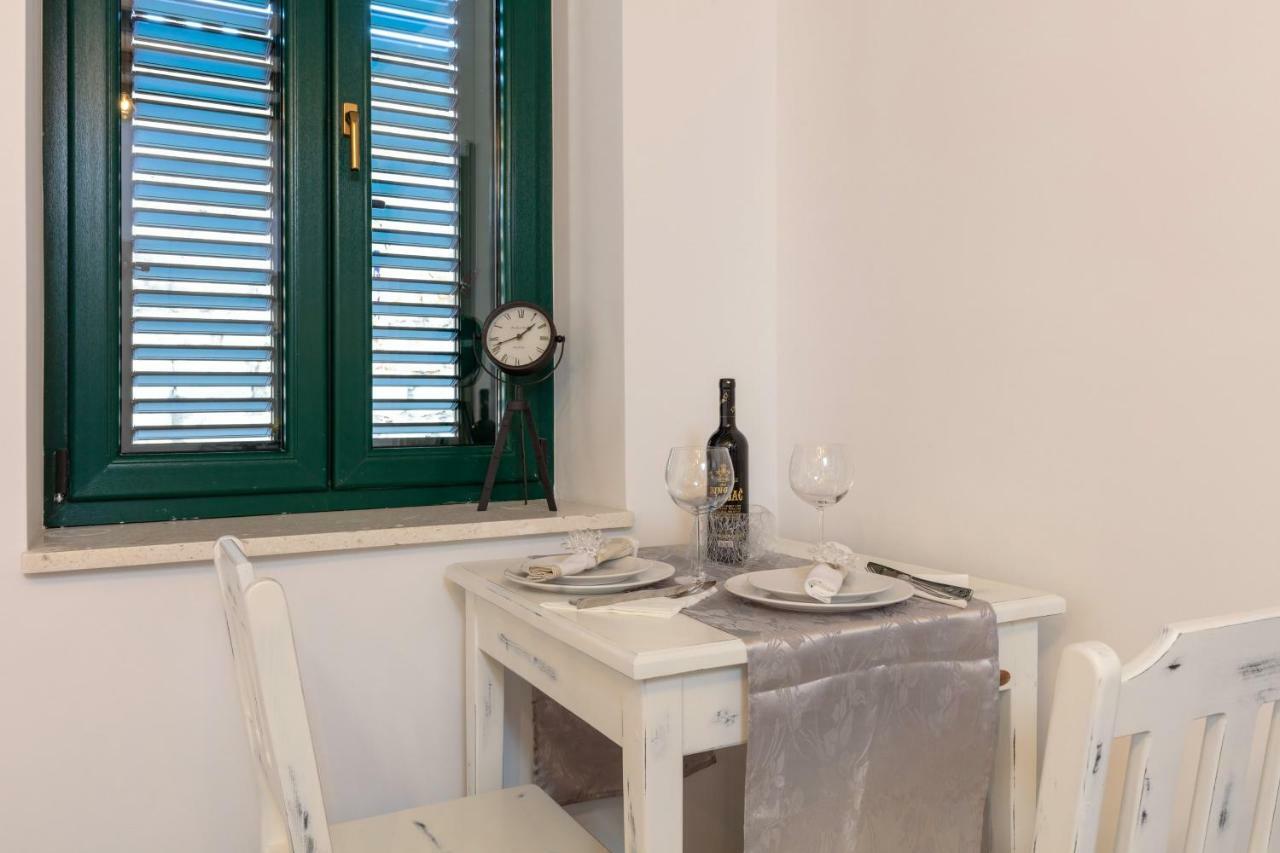 Studio Apartments Insula Сплит Екстериор снимка